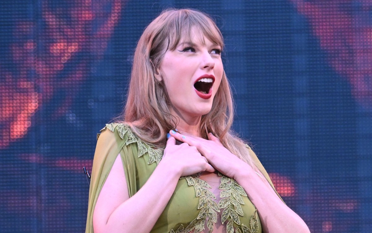 Fans Swoon as Taylor Swift Reacts to Travis Kelce's Surprise at Eras Tour