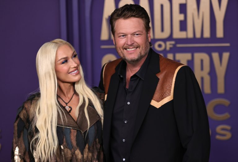 Gwen Stefani Shares PDA Photos with Blake Shelton for 3rd Anniversary