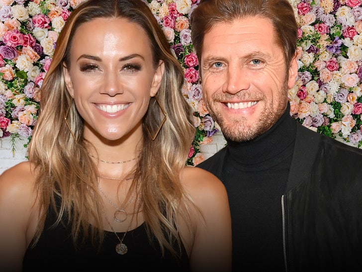 'One Tree Hill' Star Jana Kramer Weds Allan Russell in Scotland