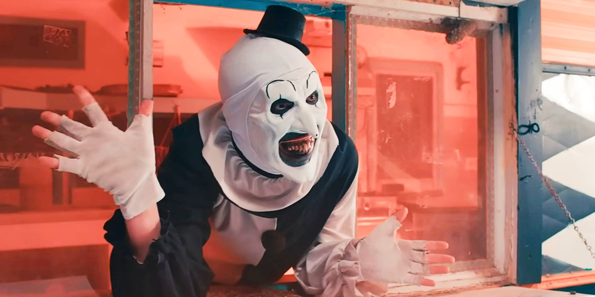 New Terrifier 3 Photos Reveal Art the Clown in Santa Outfit