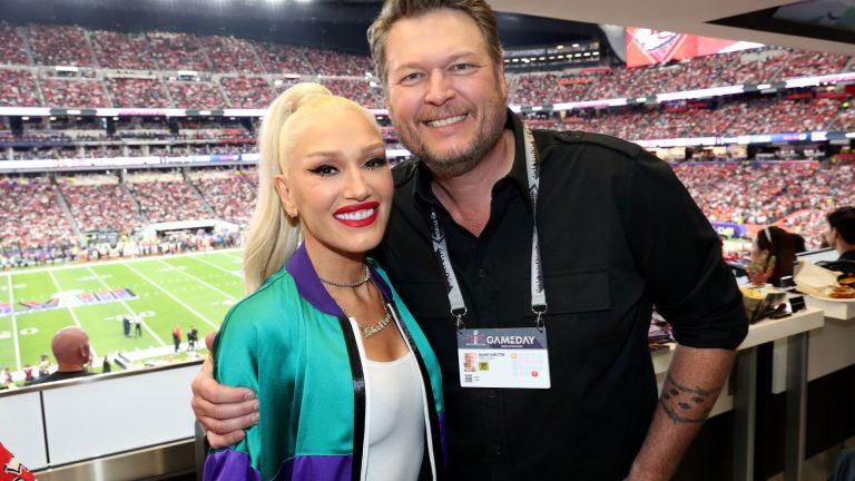 Gwen Stefani and Blake Shelton Adorably Loved Up on Date Night