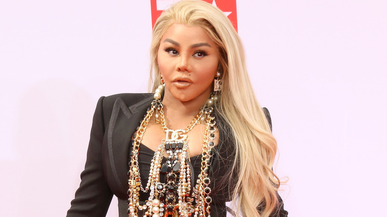 Lil Kim on the red carpet