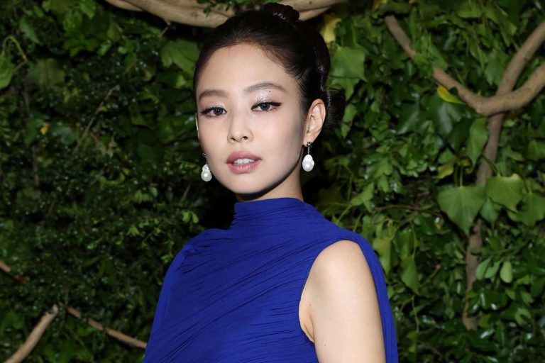 BLACKPINK's Jennie Apologizes for Vaping Indoors