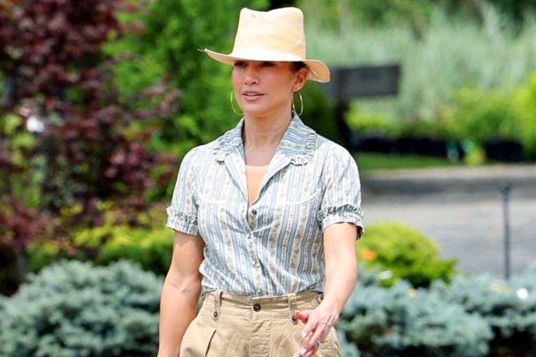 Jennifer Lopez & Violet Affleck Spotted in the Hamptons; Ben Stays in L.A.