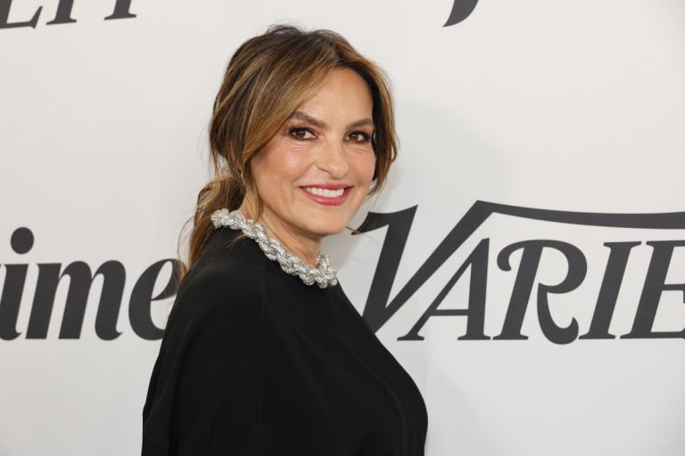 Mariska Hargitay Thrills 'SVU' Fans With Photo Promising She's 'On the Case'