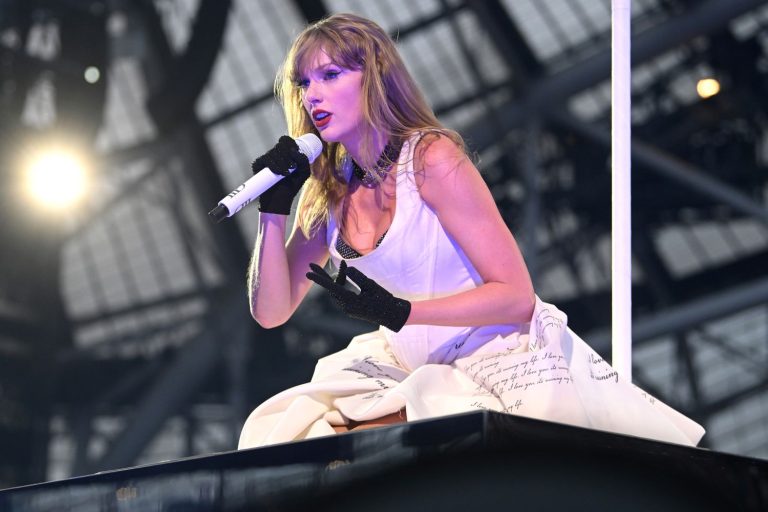 Taylor Swift Stuck on Platform During Dublin Eras Tour Concert