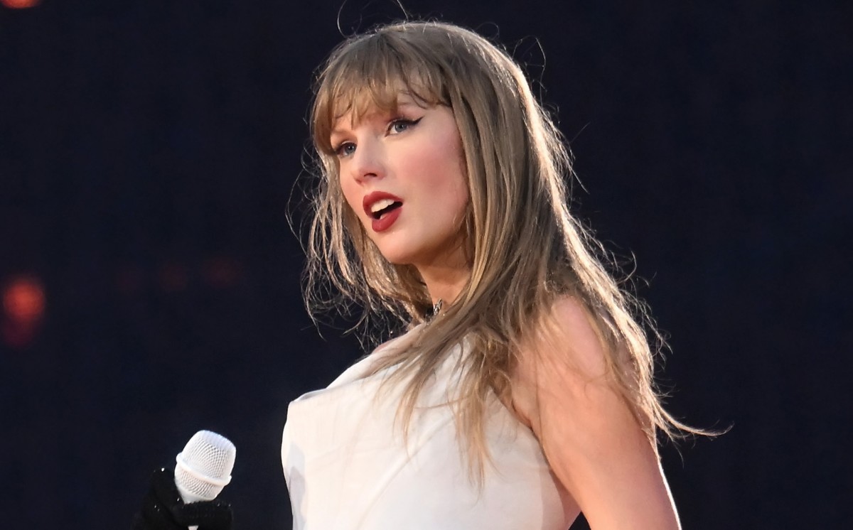 Taylor Swift 'Fighting for Her Life' as She Breaks Character at Eras Tour Show