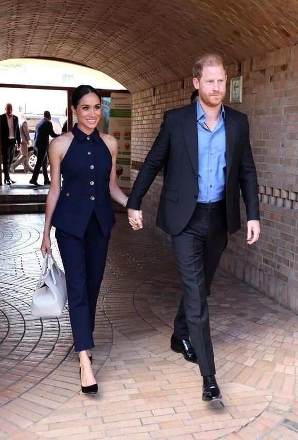 Prince Harry and Meghan arrive in Colombia