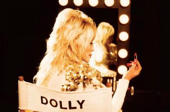 Dolly Parton announcing her new beauty line via Instagram