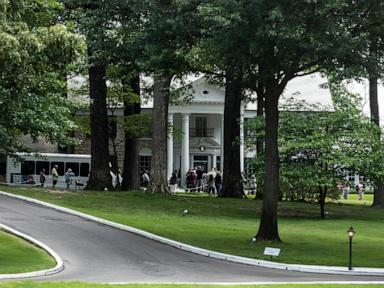 Graceland Tourists