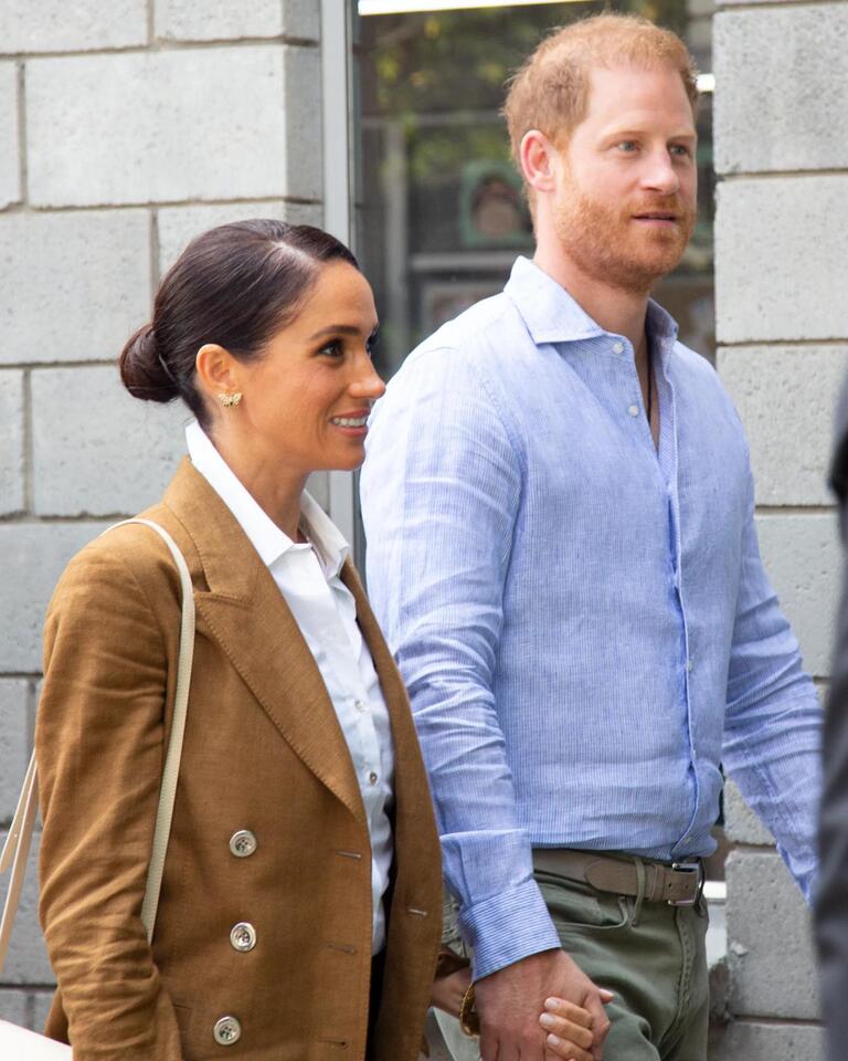 Markle wore the special accessories while visiting a public school in Bogotá, Colombia, with her husband and Diana’s son, Prince Harry.