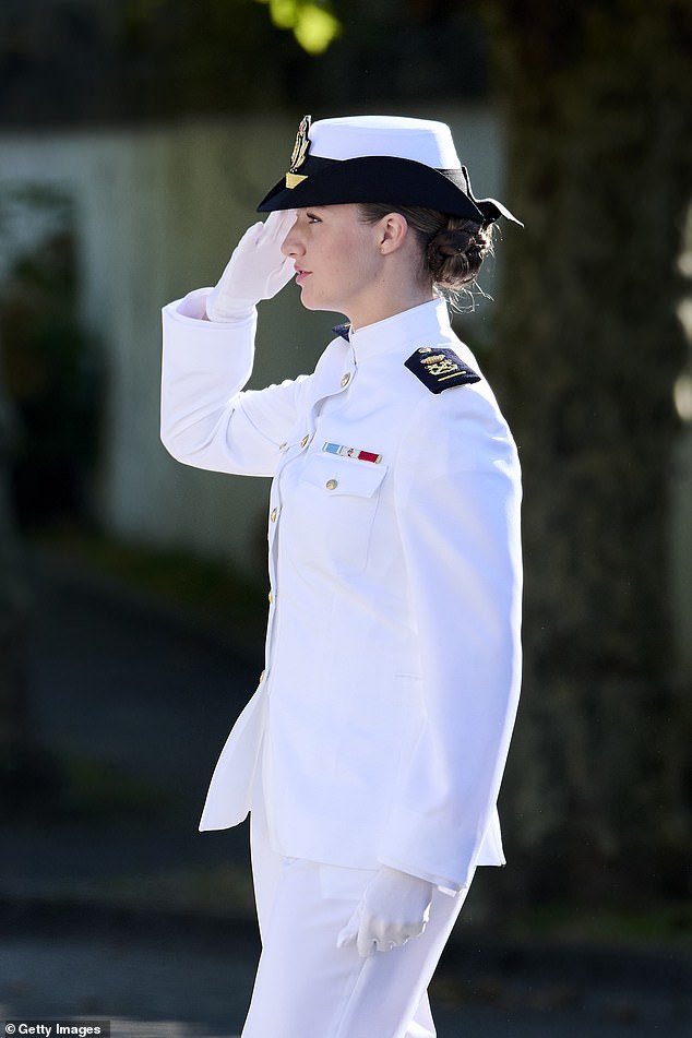 As she is the heir to the throne, Leonor will one day take the title of Commander in Chief of the armed forces, alongside being the Queen of Spain