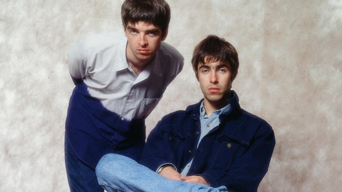 (MANDATORY CREDIT Koch Hasebe/Shinko Music/Getty Images) Noel Gallagher and Liam Gallagher of Oasis, at a photoshoot in a hotel in Tokyo, September 1994. (Photo by Koch Hasebe/Shinko Music/Getty Images)