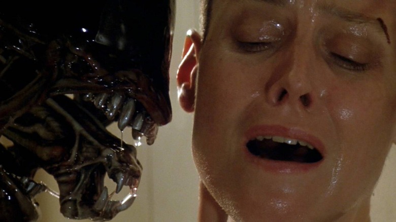 Ripley and the alien face to face