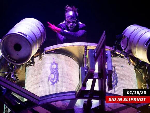 Sid Wilson performing with Slipknot