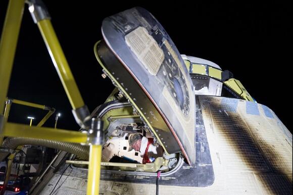 Starliner during reentry