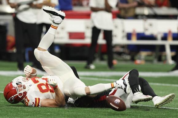 Kansas City Chiefs tight end Travis Kelce falls to the ground after an incomplete pass.