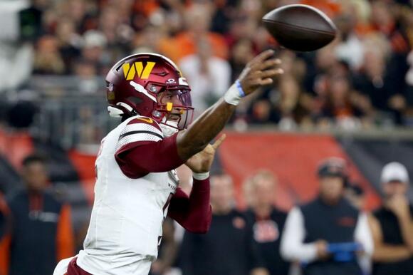 Daniels throwing a pass