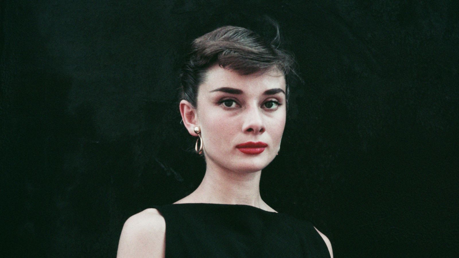 Audrey Hepburn's timeless kitchen color choice is ideal for small spaces