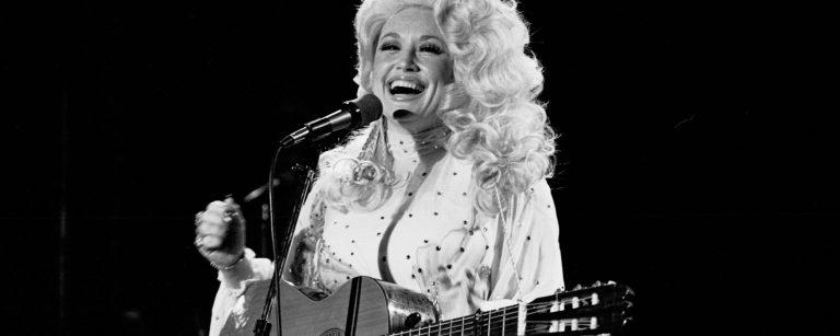 Dolly Parton Disliked Linda Ronstadt’s Celebrity Parties Because She Felt Intimidated, Not Aloof